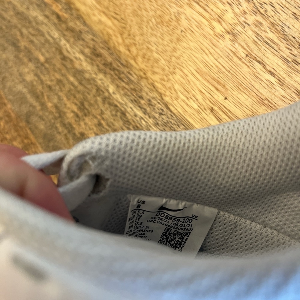 Air Force 1s SQUEAKY - Picture 2 of 3
